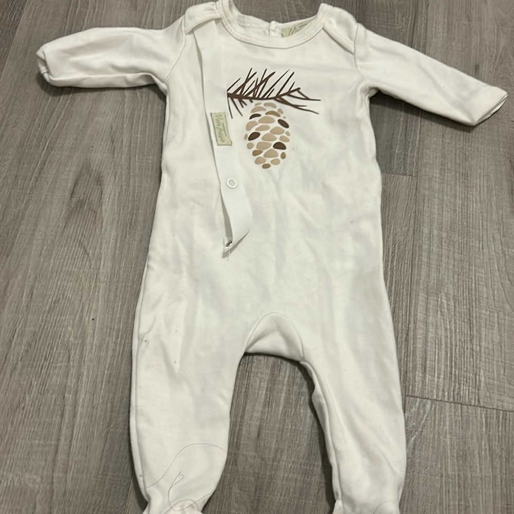 Mon tresor 1 month footie with attached paci clip